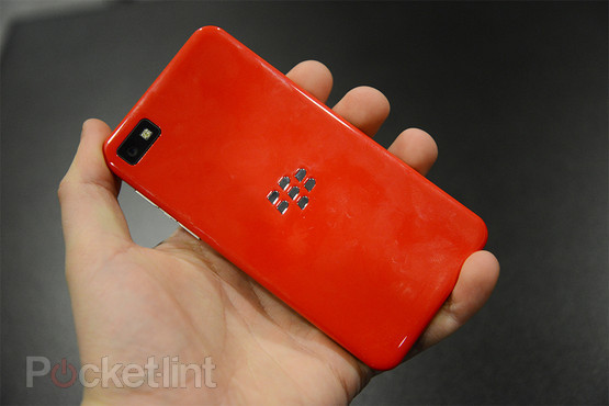 red-blackberry-z10-limited-edition-11