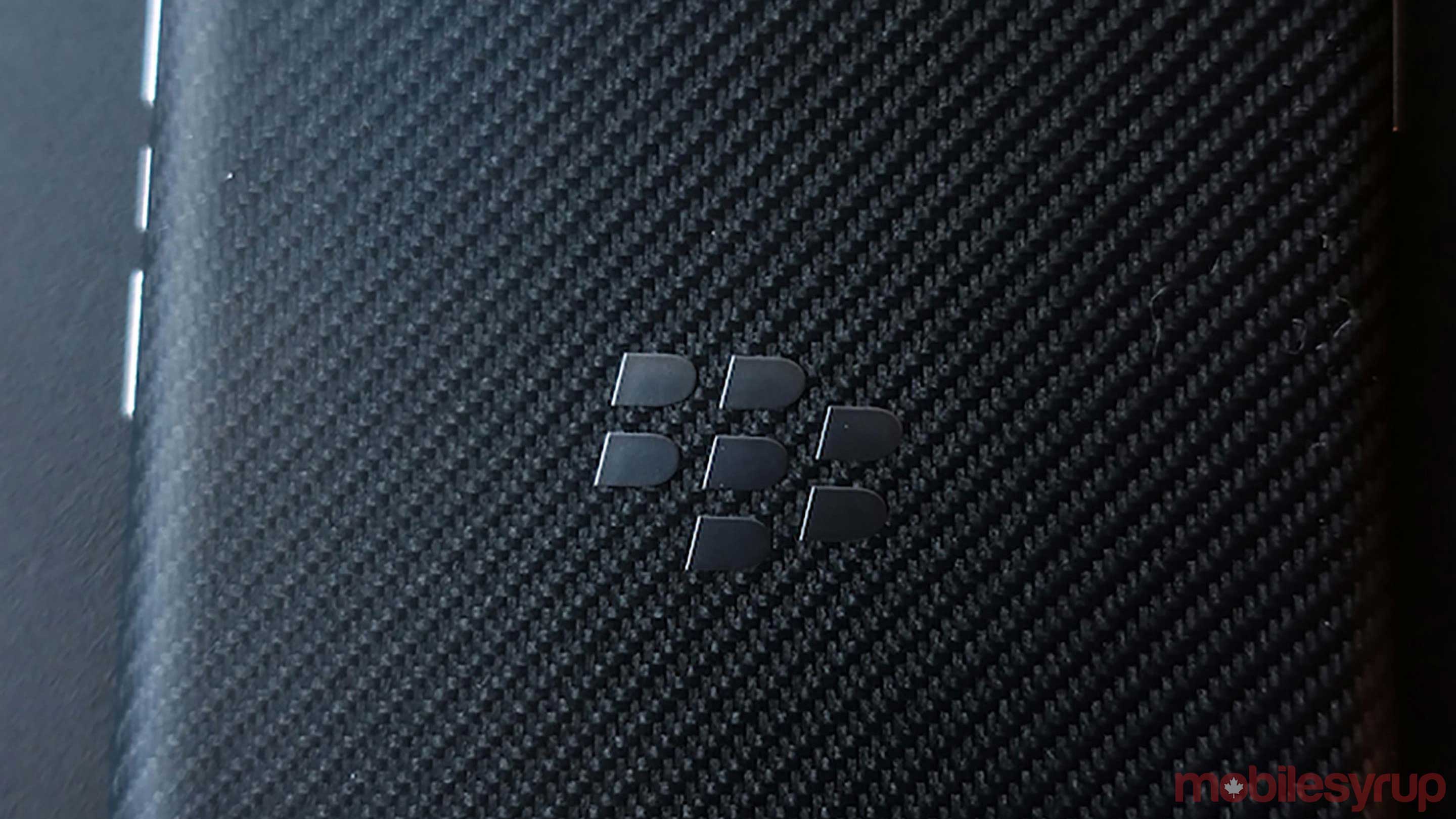 Blackberry Android Users Get Dark Theme For Hub In Latest Update