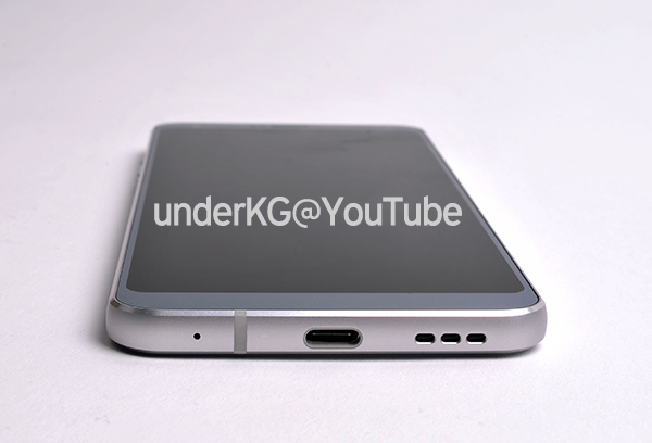 LG G6 smartphone bottom