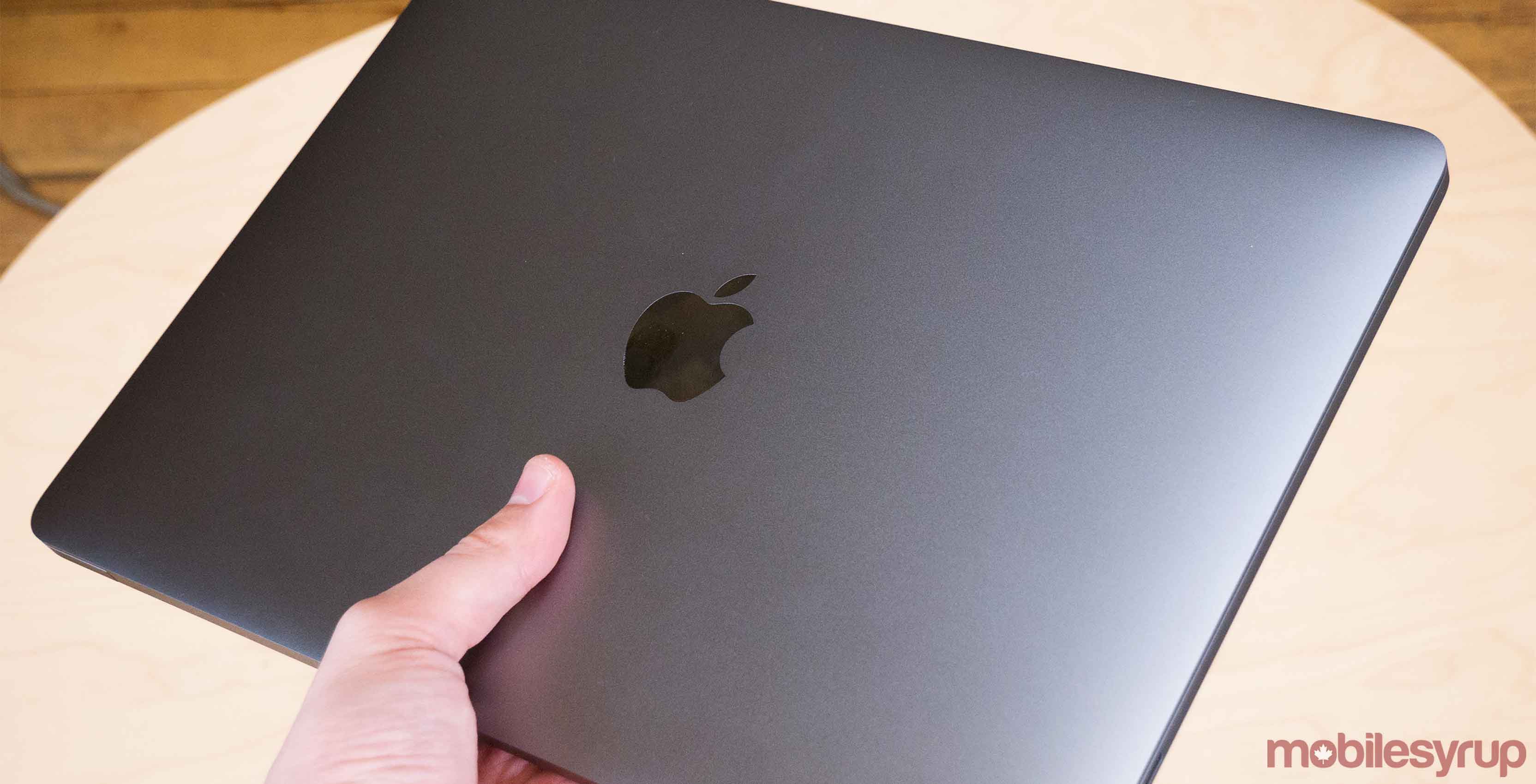 Apple MacBook Pro computer can run final cut pro x