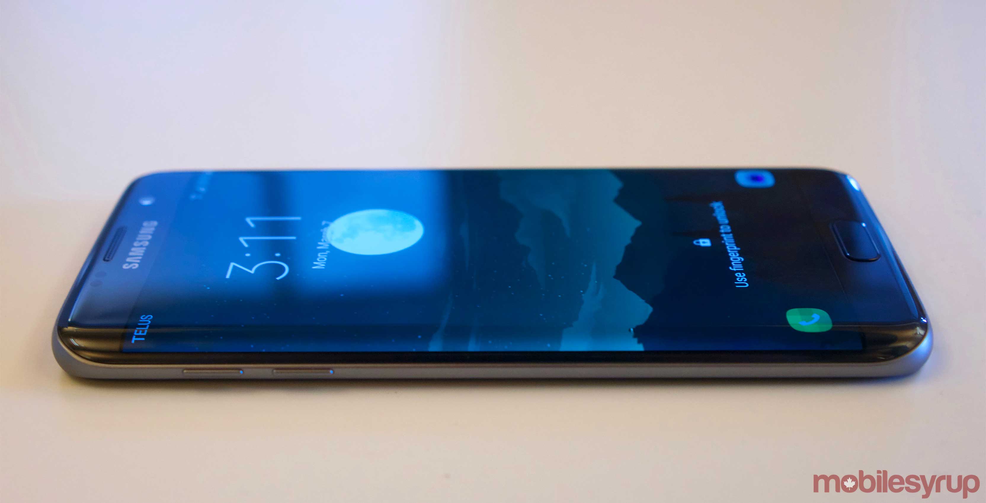 side view of Galaxy S7 edge