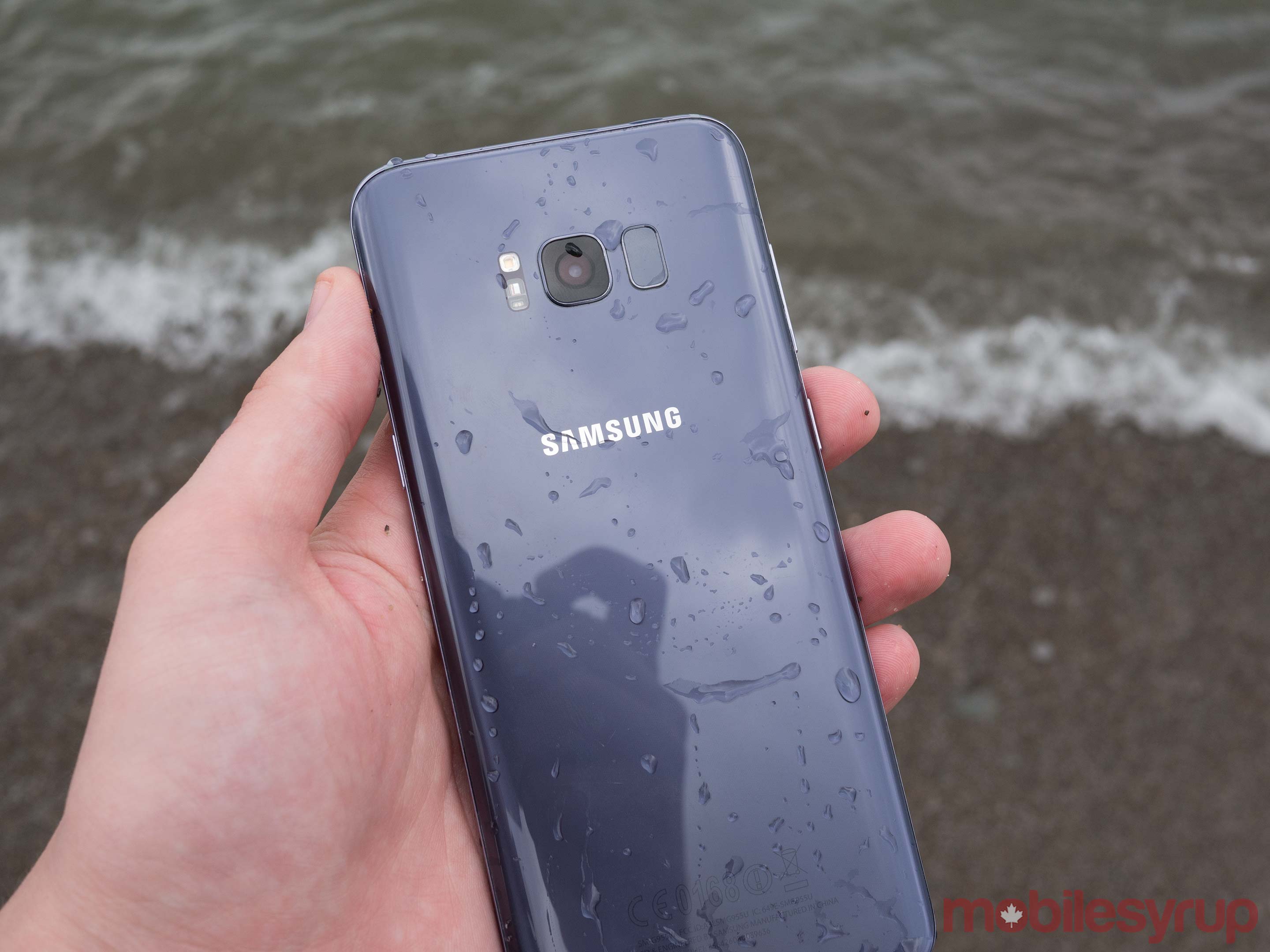 Galaxy S8 fingerprint sensor with water on the phone
