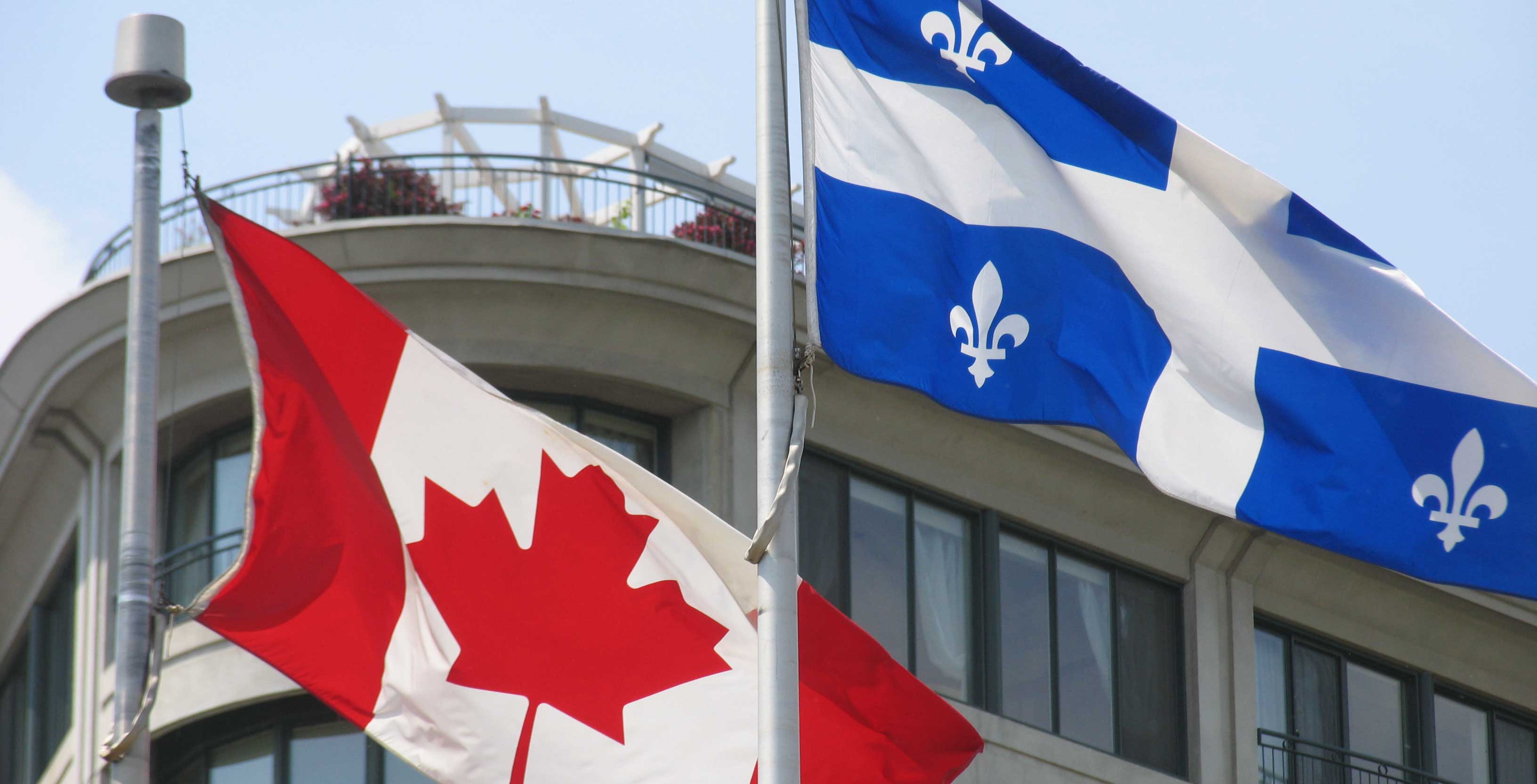 An image of the Quebec and Canada flags