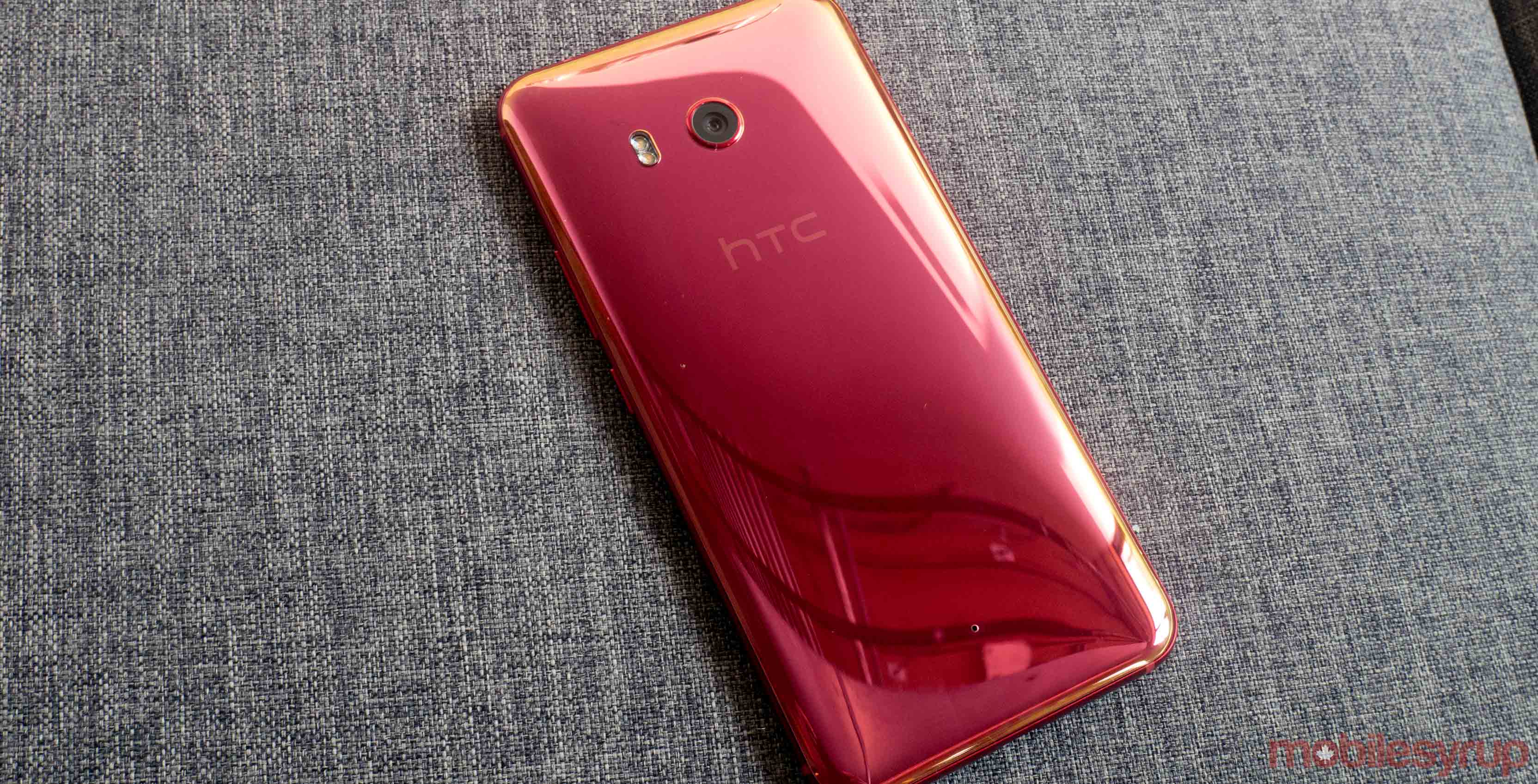 HTC U11 on the back