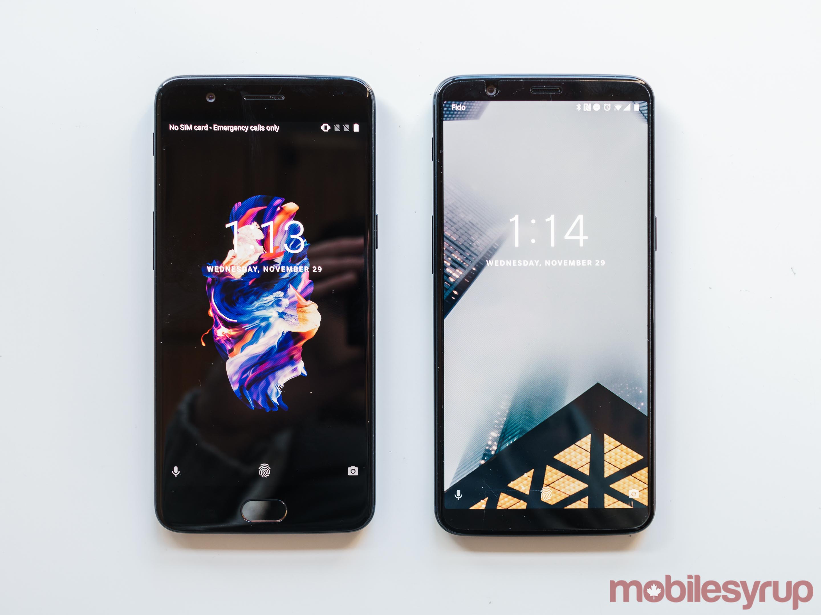 A comparison shot of the OnePlus 5 and 5T's screens