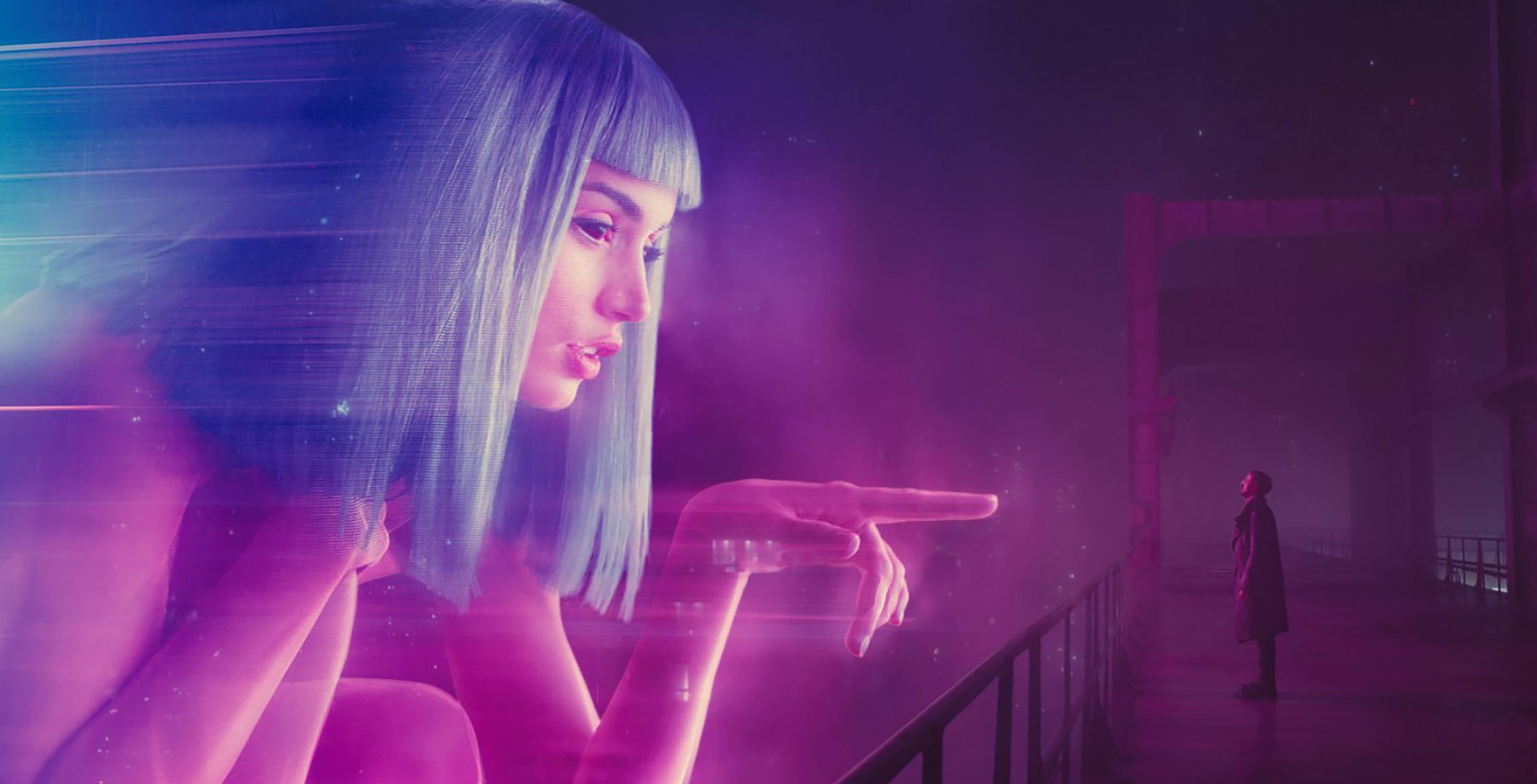 Blade Runner 2049 Agent K with hologram