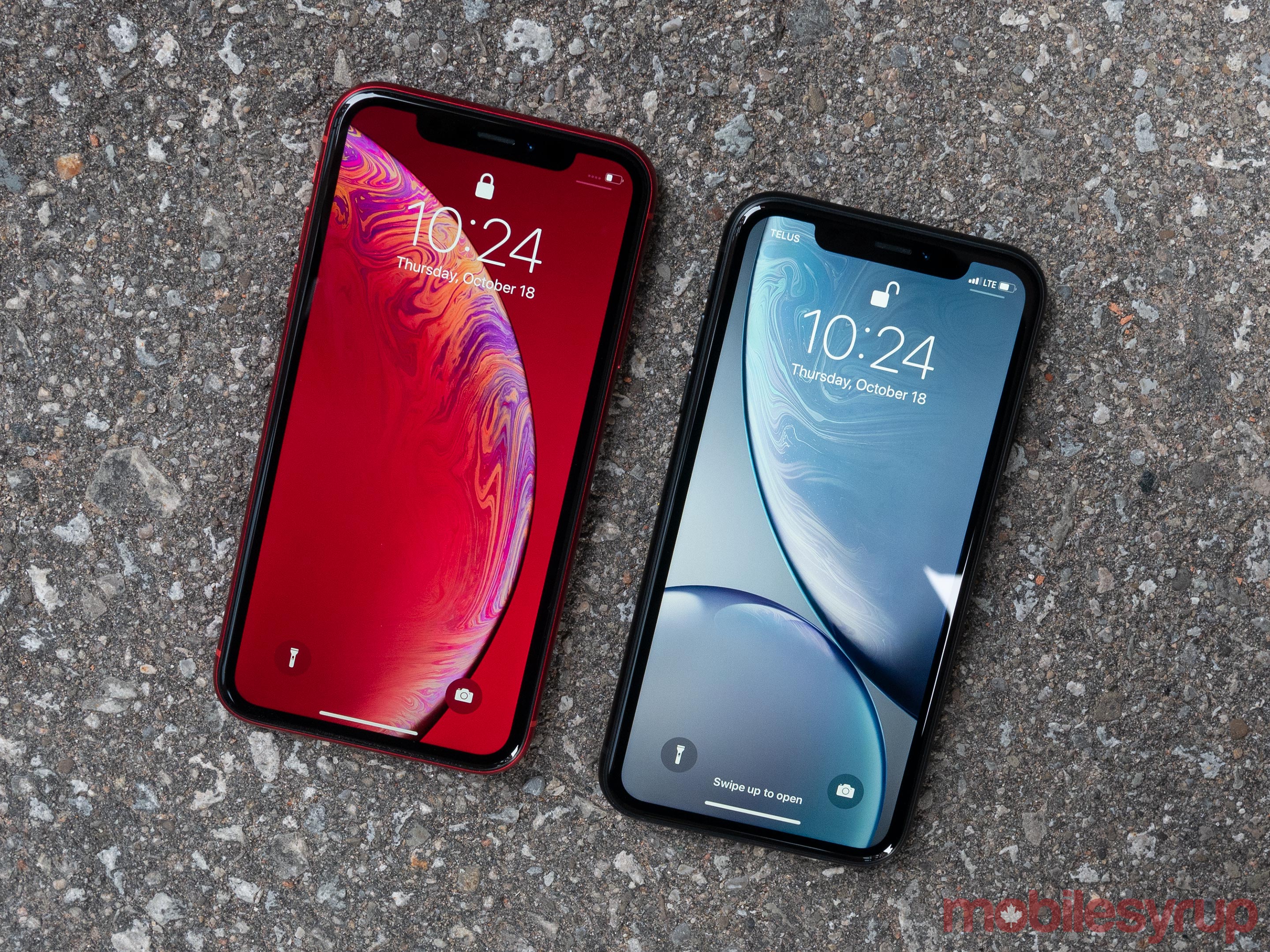 iPhone XR red and iPhone XR blue