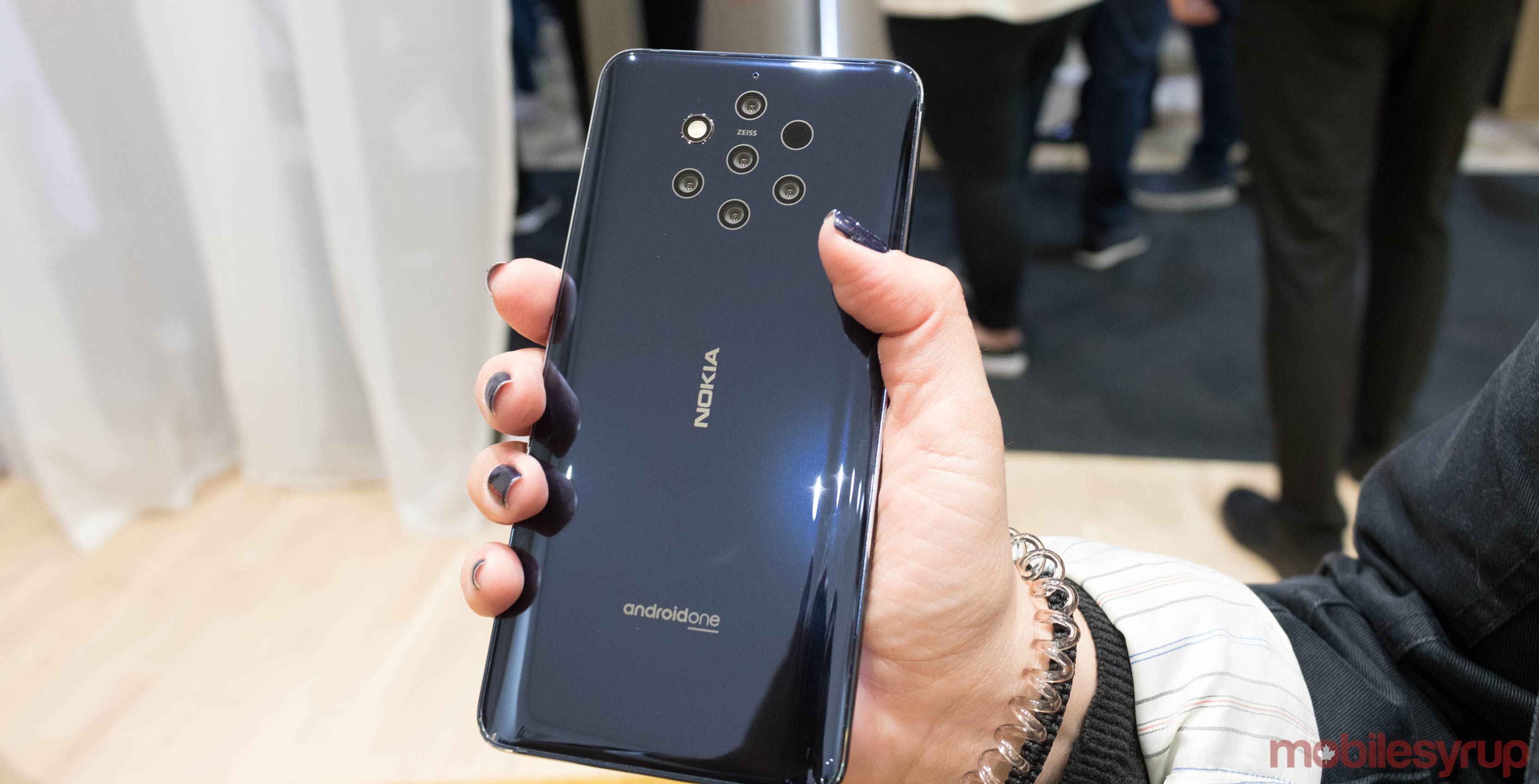 Hmd Global Unveils The Nokia 9 Pureview Its Five Camera Smartphone