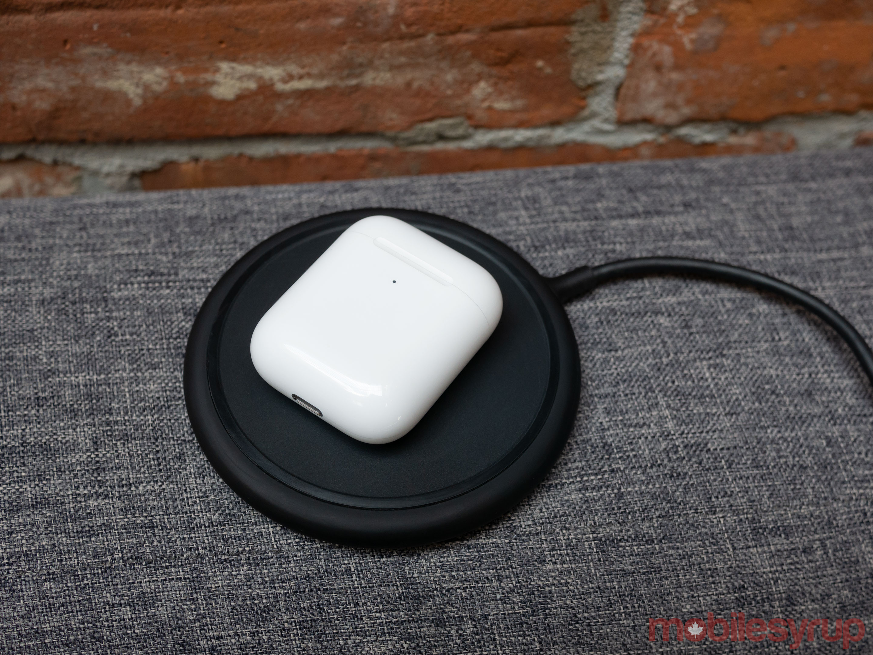 AirPods (2019) wirelessly charging