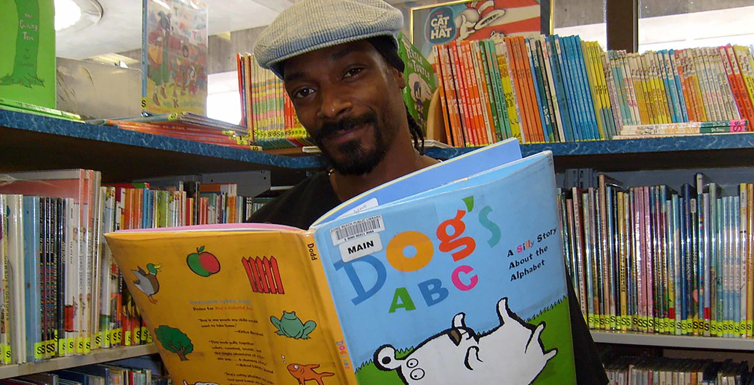 Snoop Dogg reads