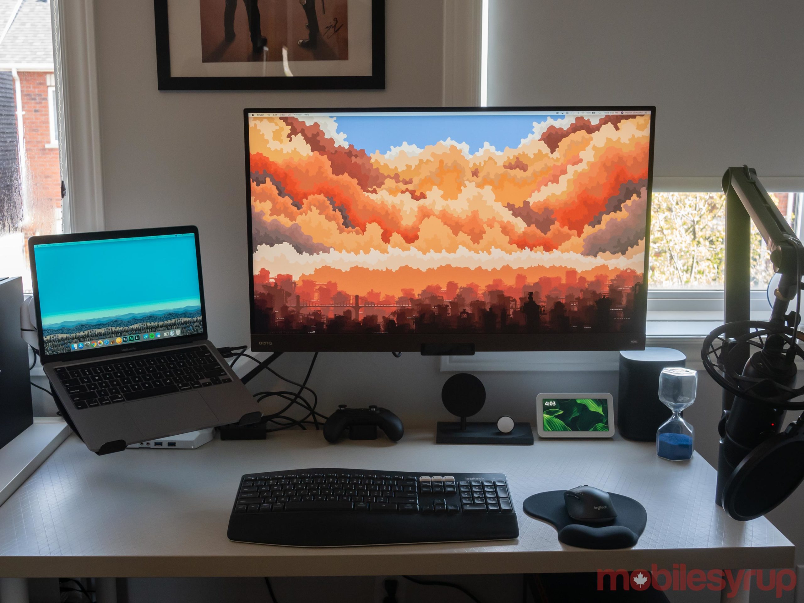 MacBook Pro (2020) hooked up to a 4K monitor 