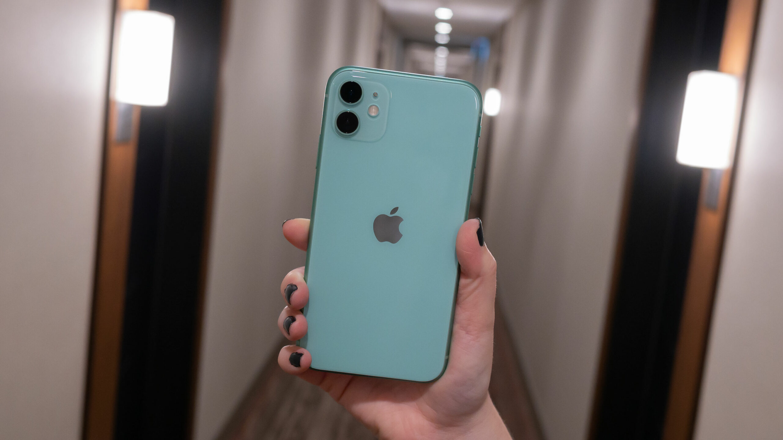 Apple Rolls Out Fix For Iphone 11 Green Screen Tint Issue