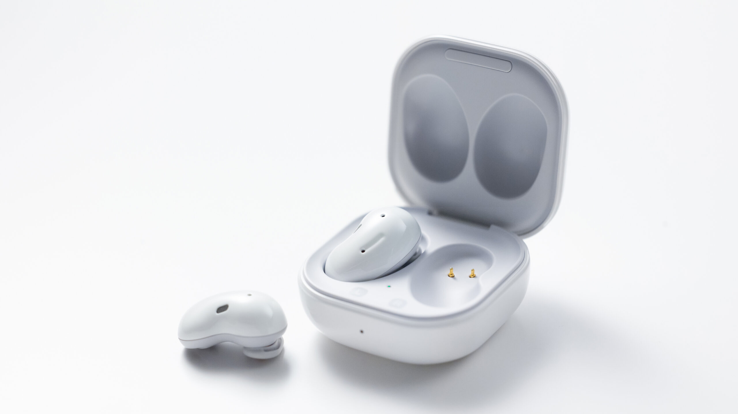 Galaxy Buds Live in Mystic White