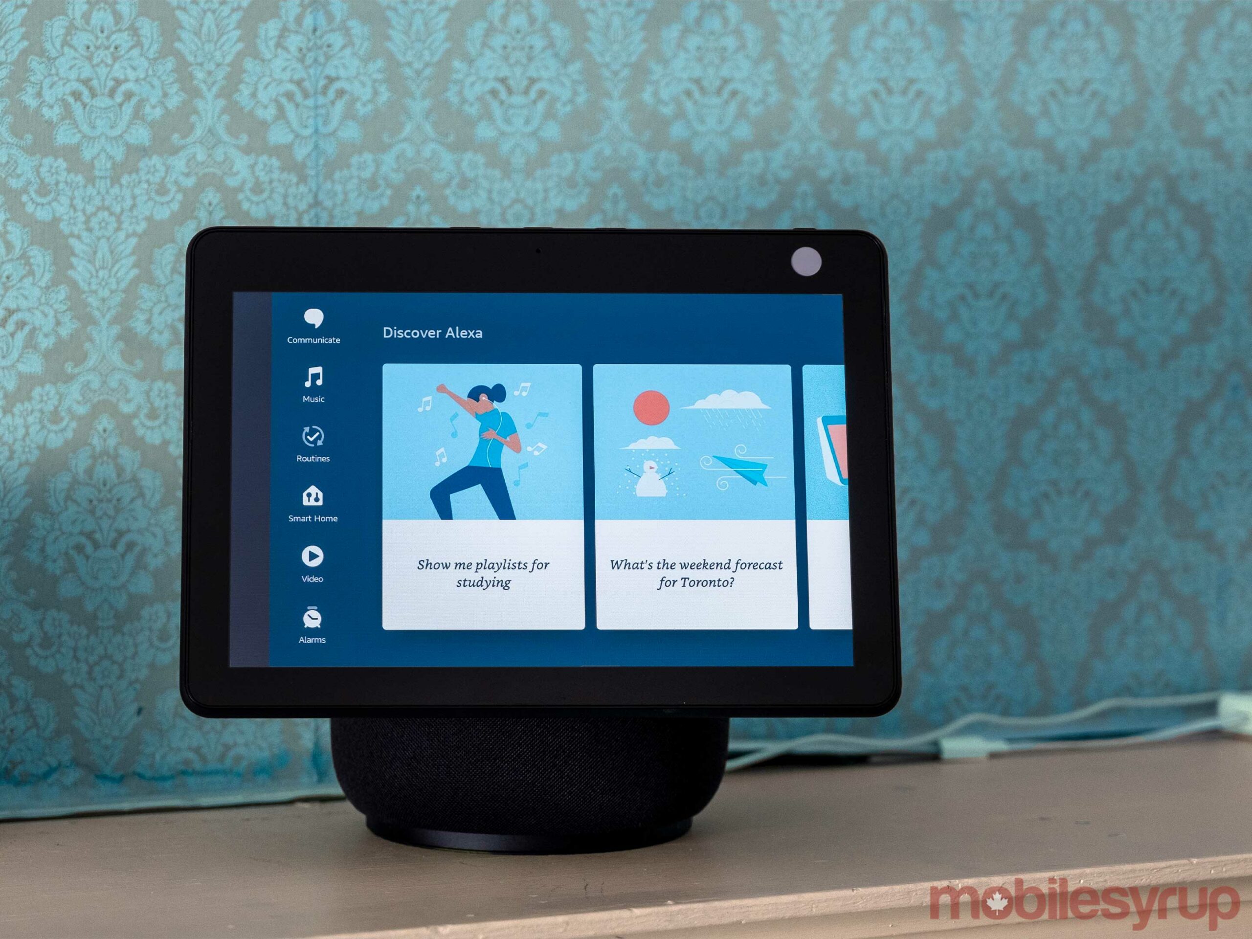 Amazon Echo Show 10 (2021): A large smart display for a small niche