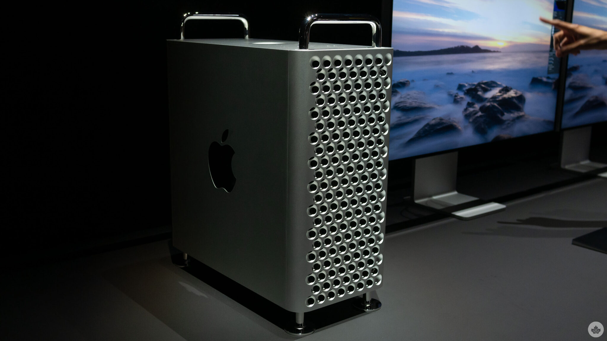 Apple updates Intel-powered Mac Pro with new graphic card options