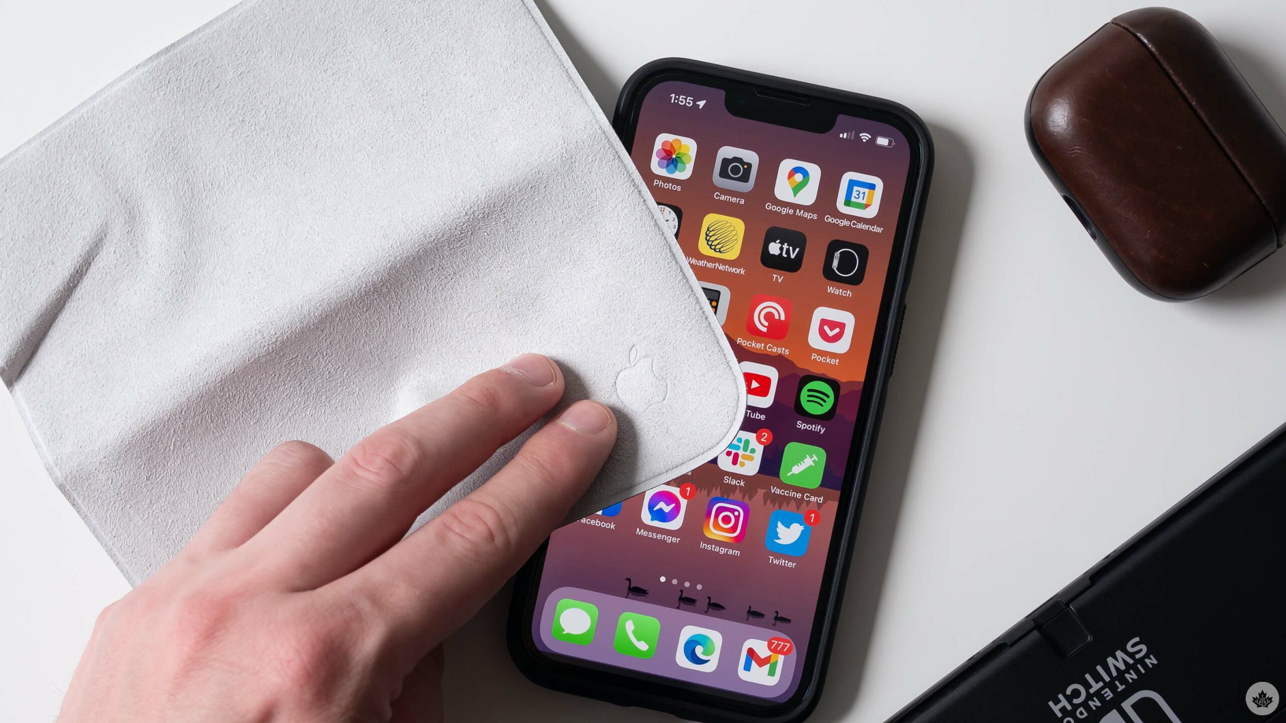 Apple's backordered Polishing Cloth gets iFixit teardown – MobileSyrup