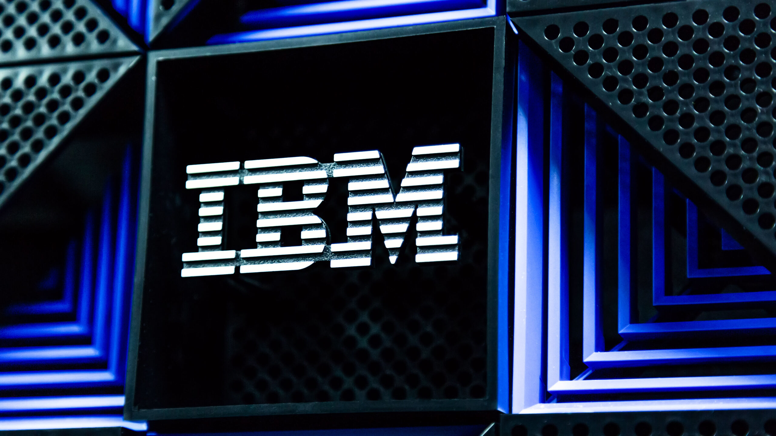 IBM. Американская фирма IBM логотип. Ibm 5
