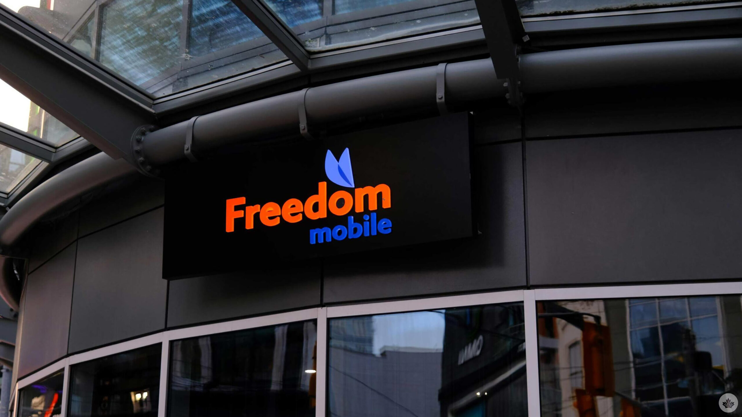 Freedom Mobile employees looking to unionize