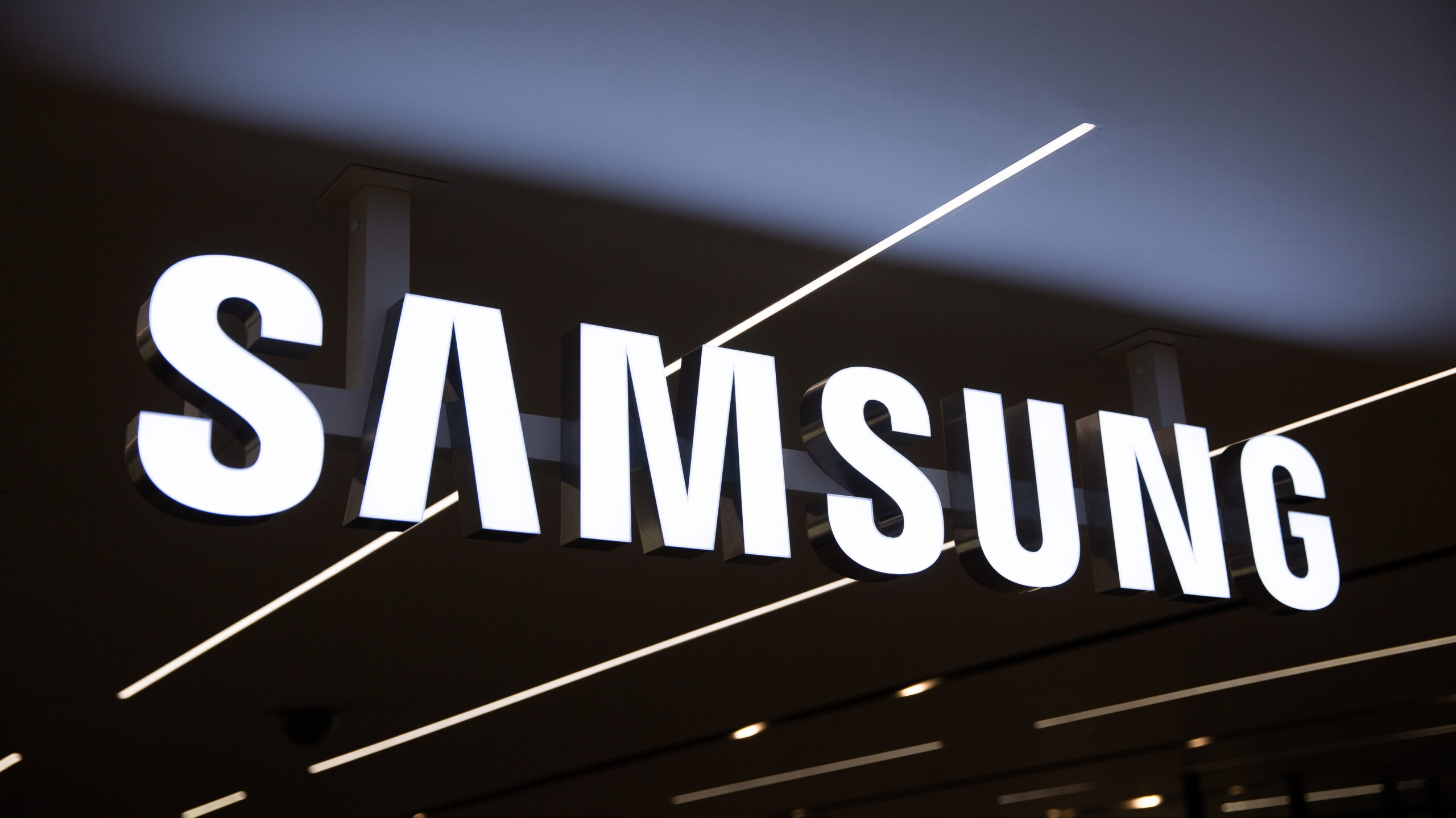 Samsung sitting on 50 million unsold phones: report