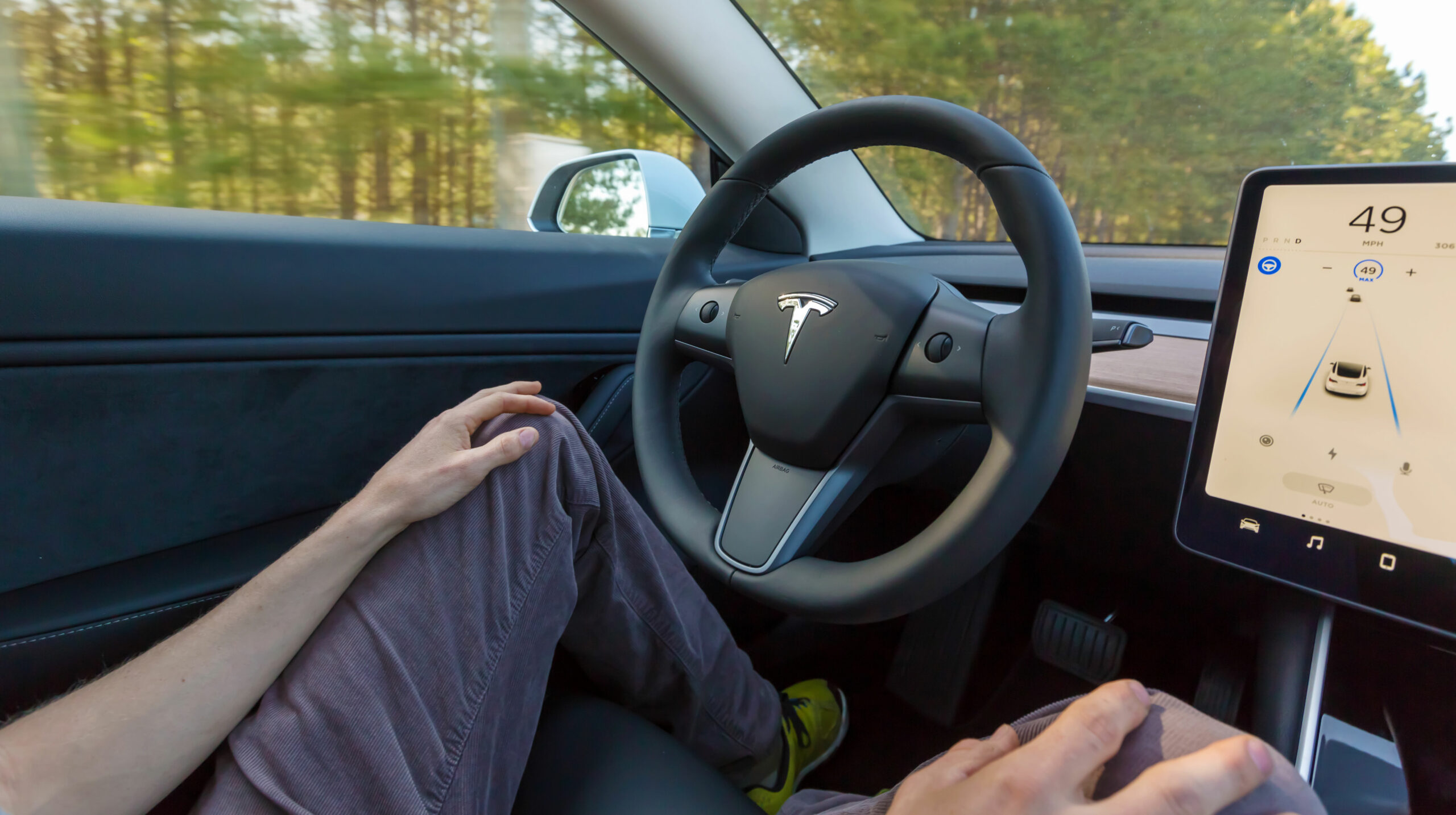 Tesla says its Autopilot prevents roughly 40 accidents per day