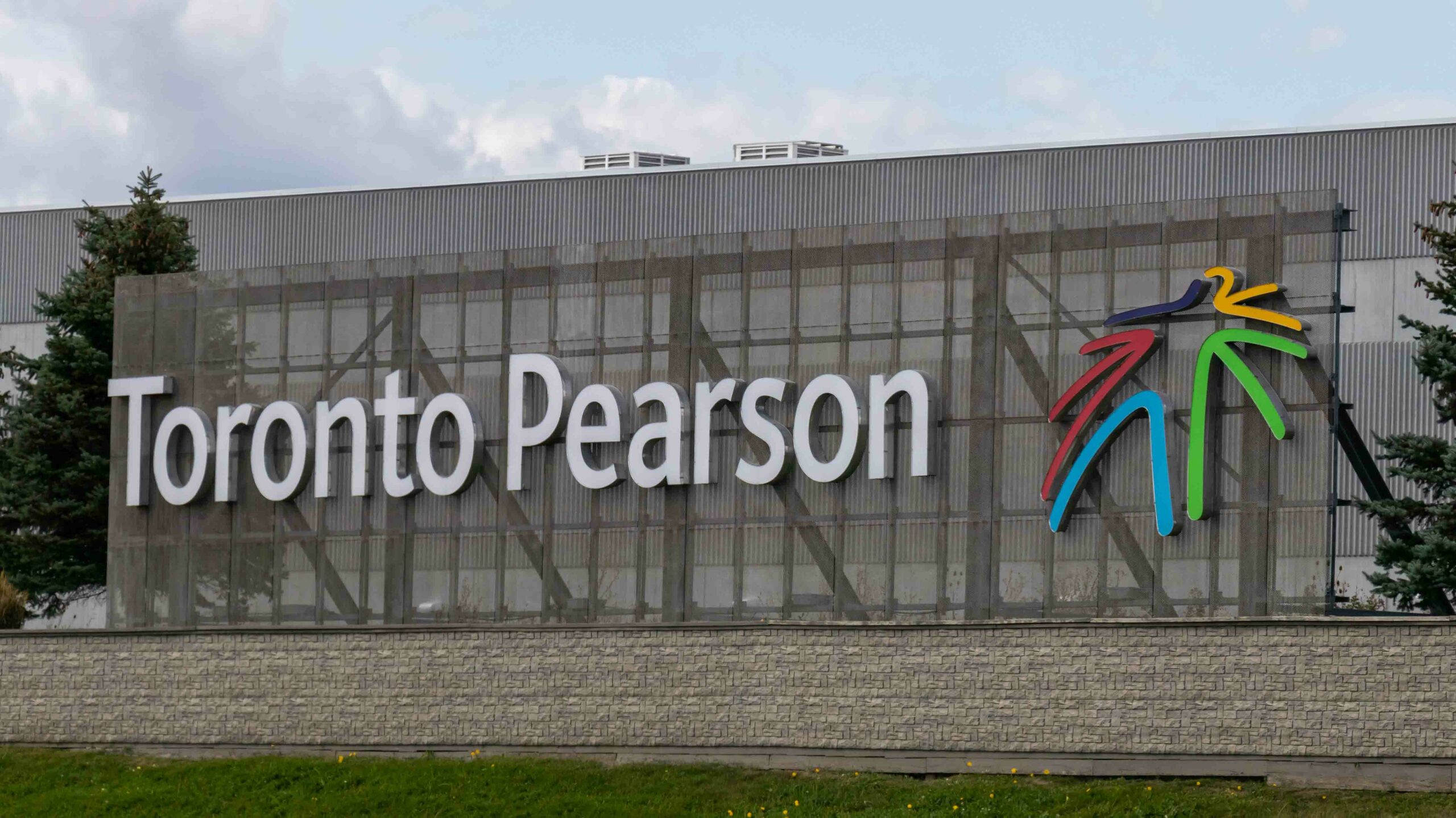 AI Technology Implemented at Pearson Airport to Minimize Baggage Wait Times.