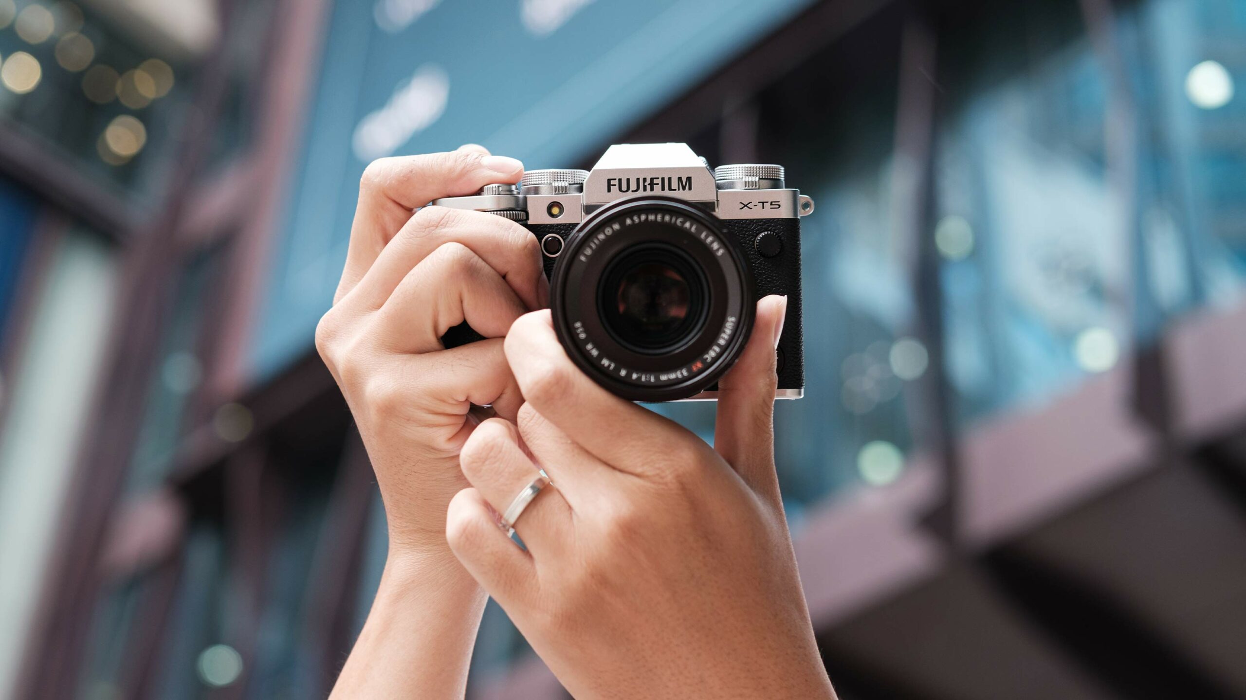 Hands-On with the Fujifilm X-T5: The Smaller Size is the Best New Feature