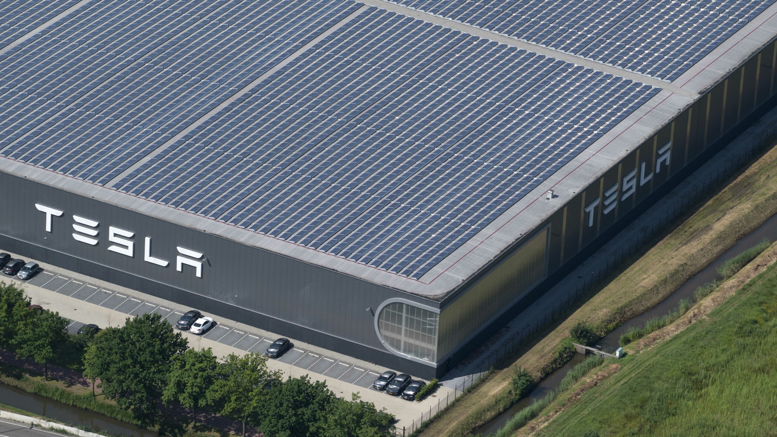Tesla to ramp up production with ‘high-volume’ Semi truck factory