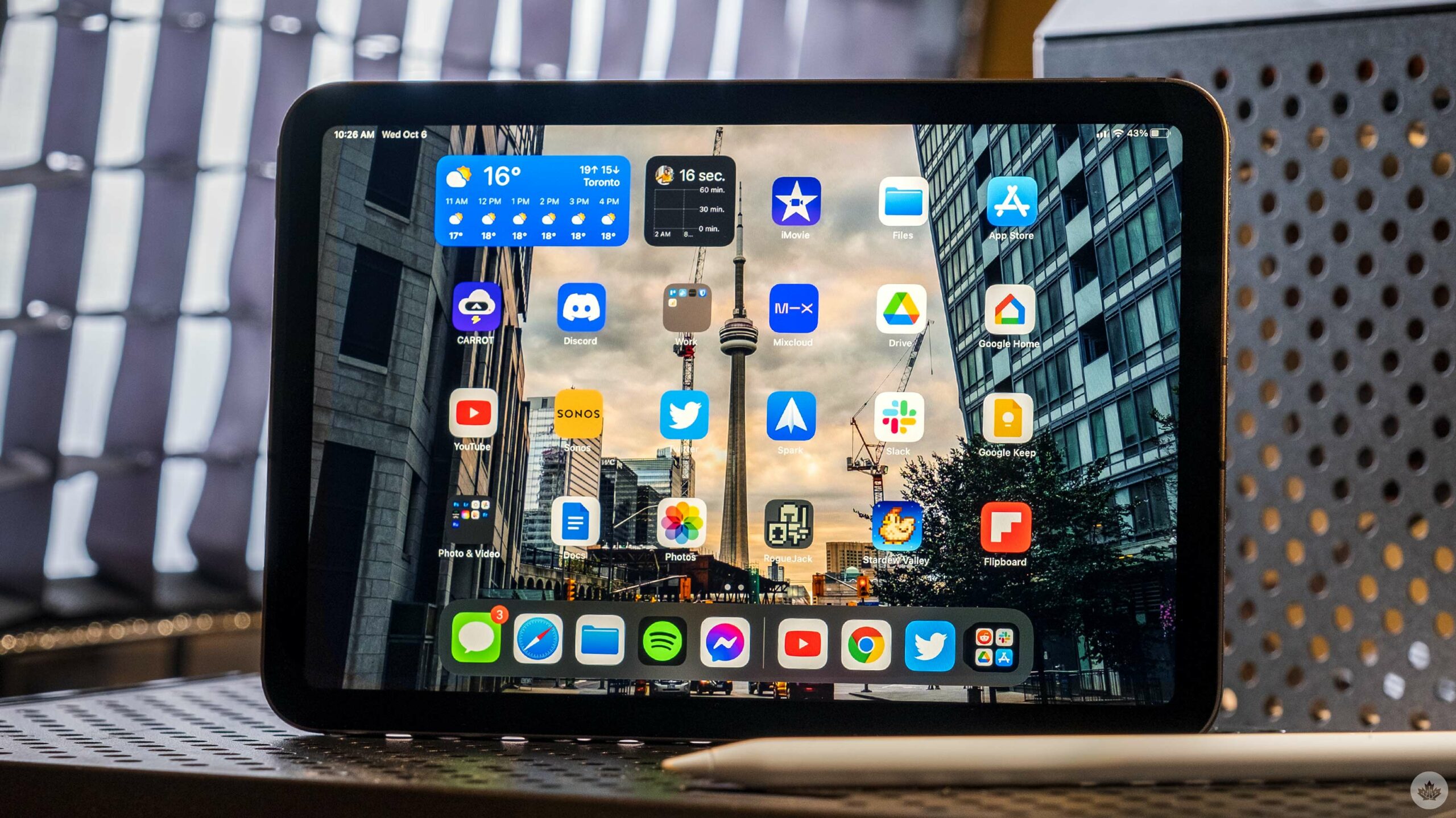 Apple expected to bring OLED tech to iPad mini and Air in 2026 thumbnail
