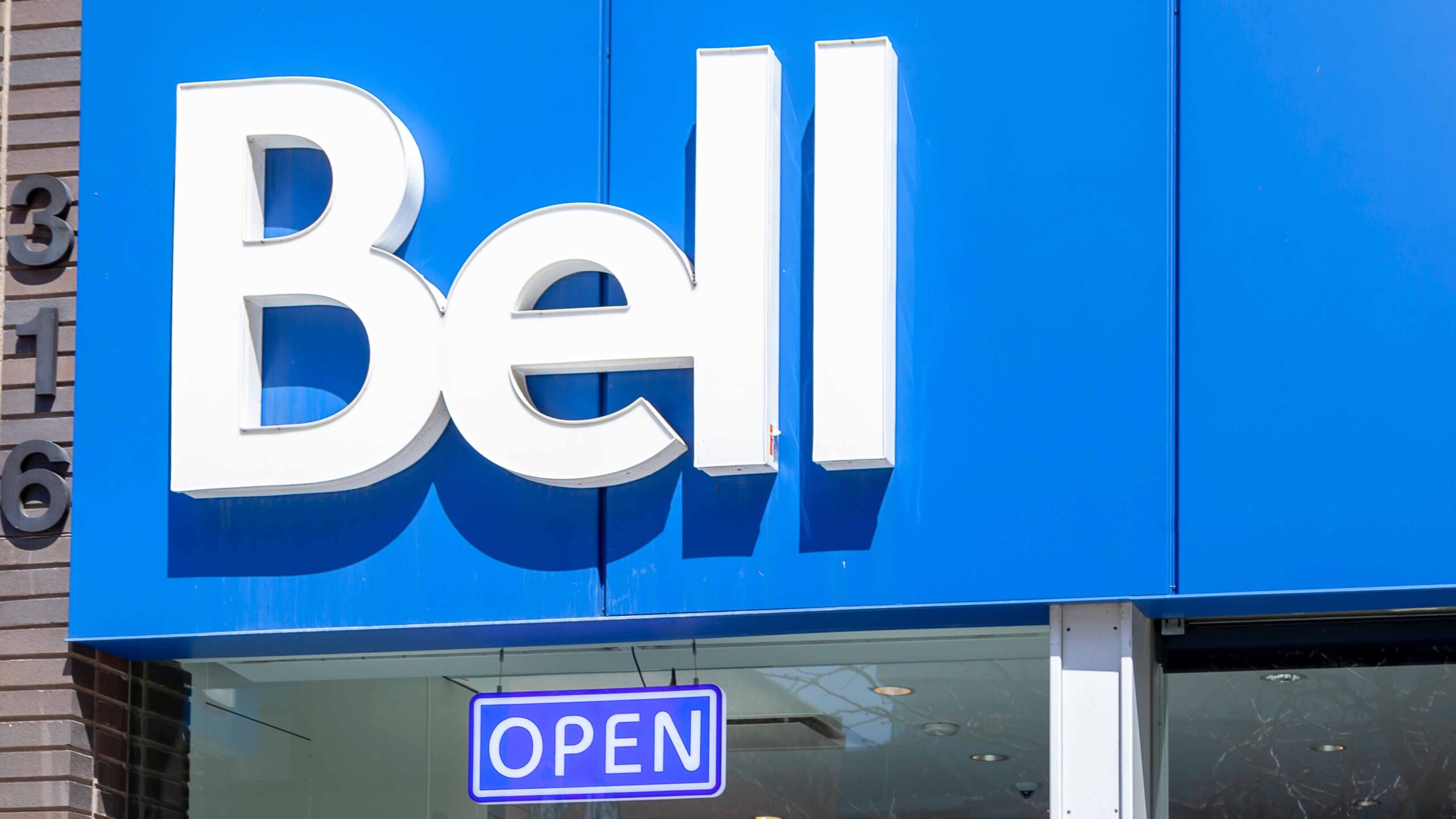Bell wants the federal government to rescind CRTC’s fibre internet order
