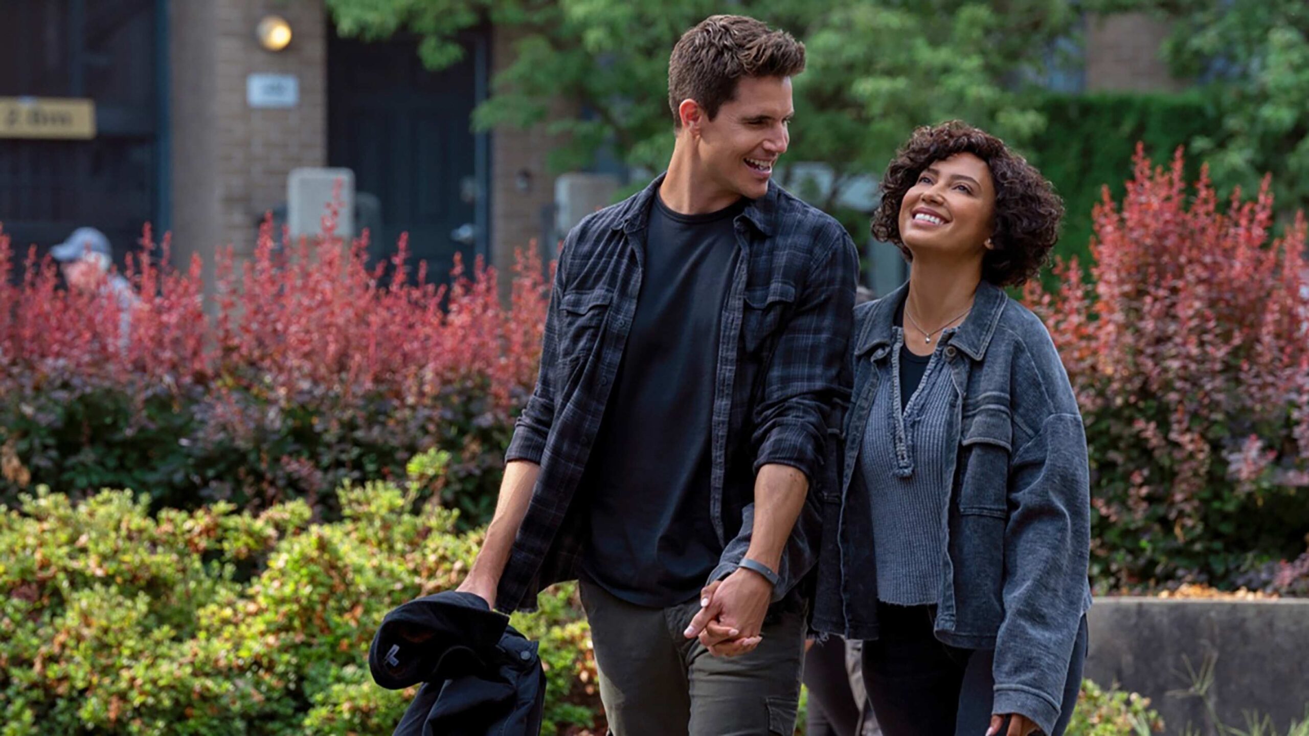 Upload Season 3 Robbie Amell and Andy Allo