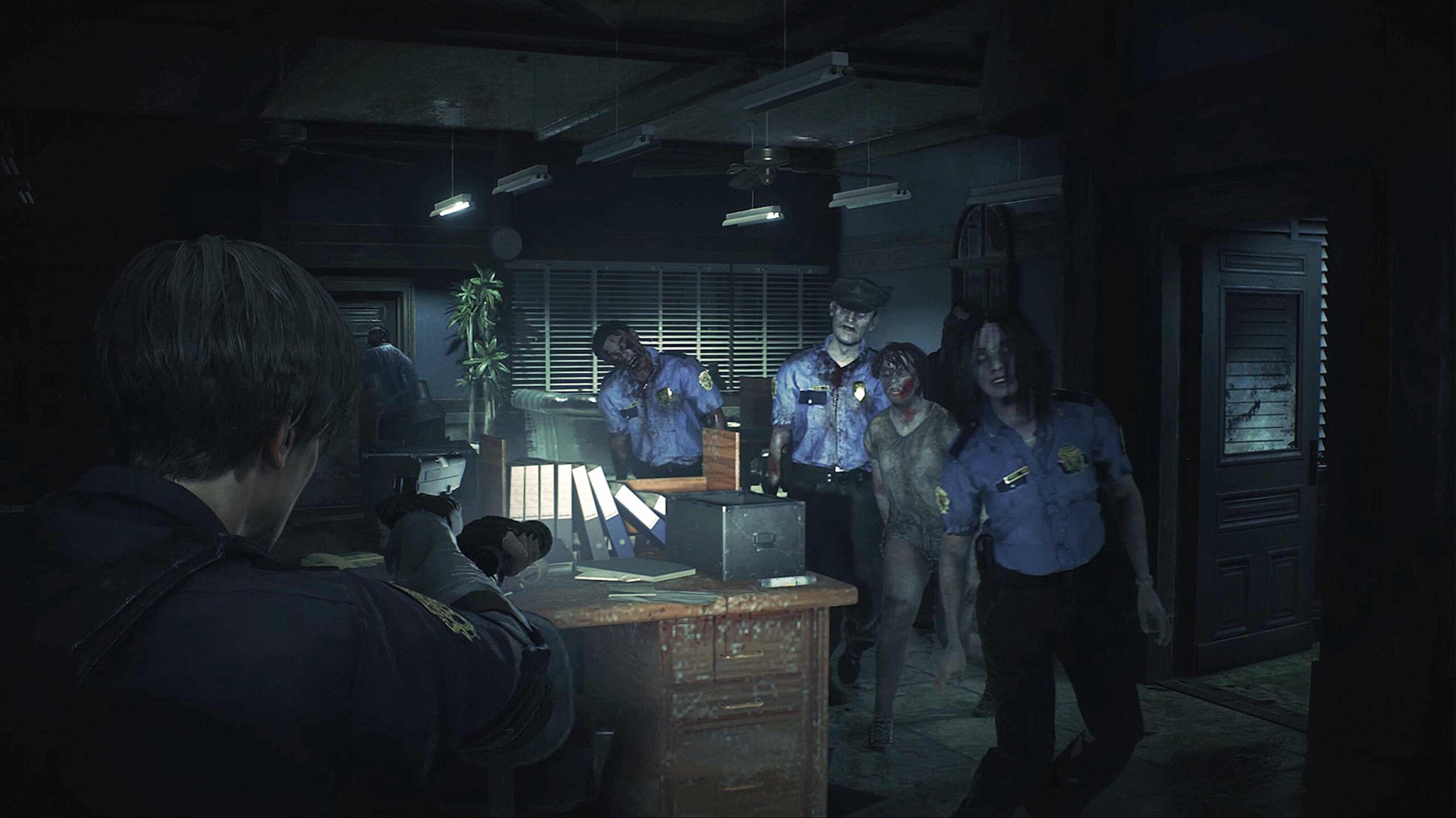 Resident Evil 2 2019 Leon vs zombies in police station